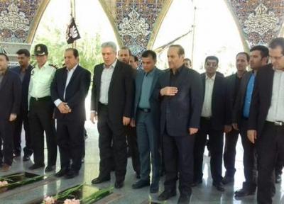 ادای احترام رئیس سازمان میراث فرهنگی به مقام شامخ شهیدان در ایلام