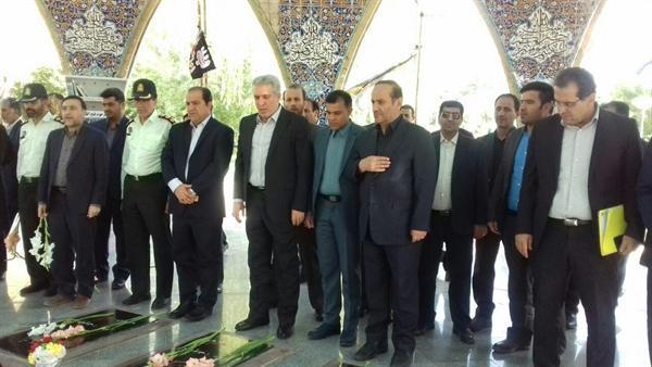 ادای احترام رئیس سازمان میراث فرهنگی به مقام شامخ شهیدان در ایلام