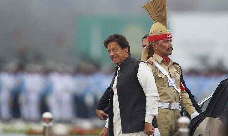 عمران خان و باجو شخصا به مرز کشمیر رفتند عمران خان و باجو شخصا به مرز کشمیر رفتند