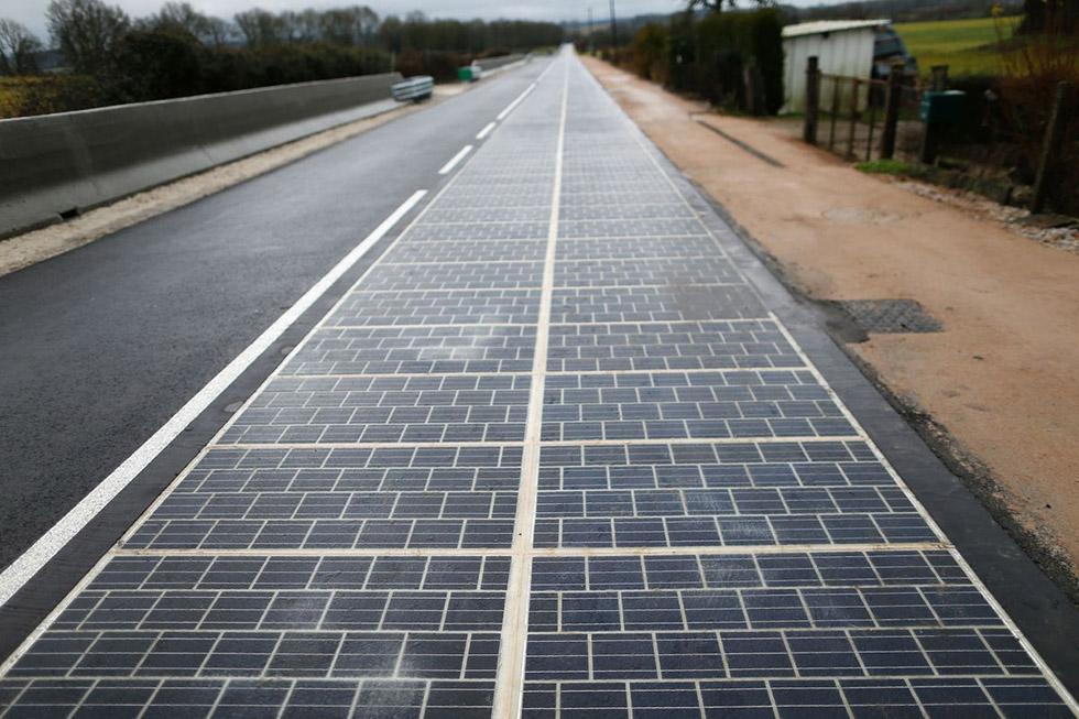 پنل خورشیدی از کف جاده ای در چین تنها 5 روز پس از نصب، دزدیده شد!