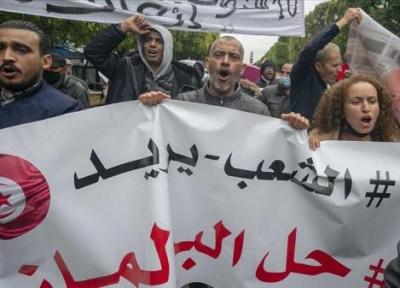 خبرنگاران مردم تونس در اعتراض به بحران سیاسی این کشور تظاهرات کردند